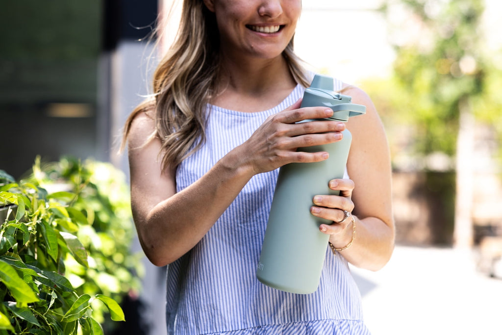 Simple Modern 48 fl oz Reusable Tritan Summit Water Bottle with Silicone Straw Lid|Seaglass Sage | X1AU