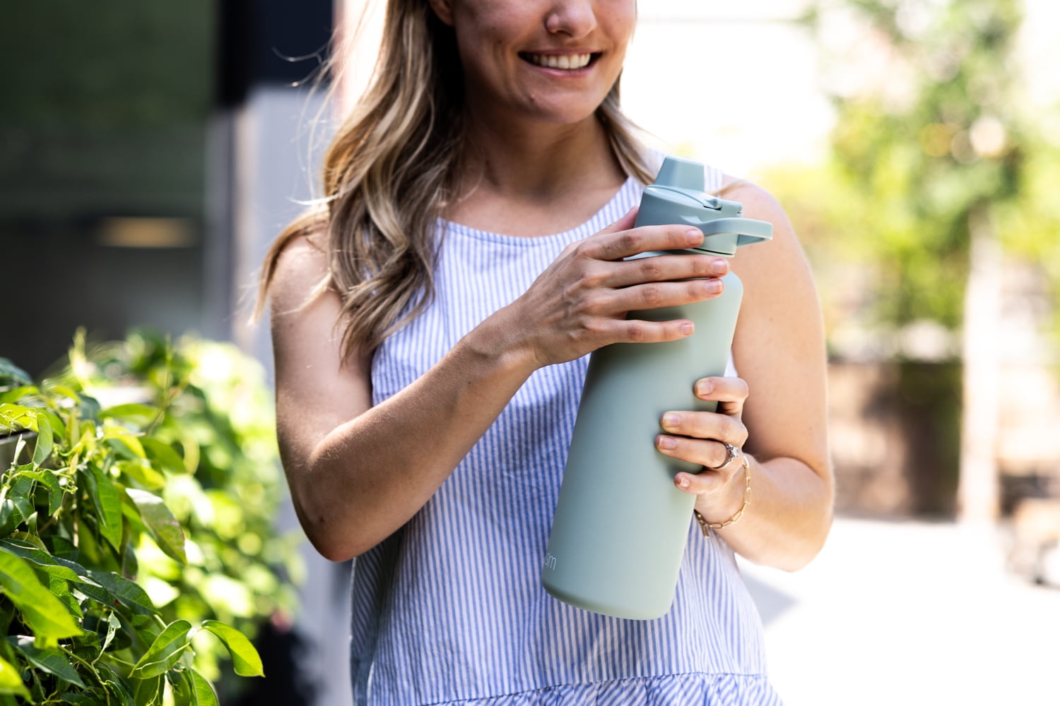 Simple Modern 48 fl oz Reusable Tritan Summit Water Bottle with Silicone Straw Lid|Seaglass Sage | X1AU
