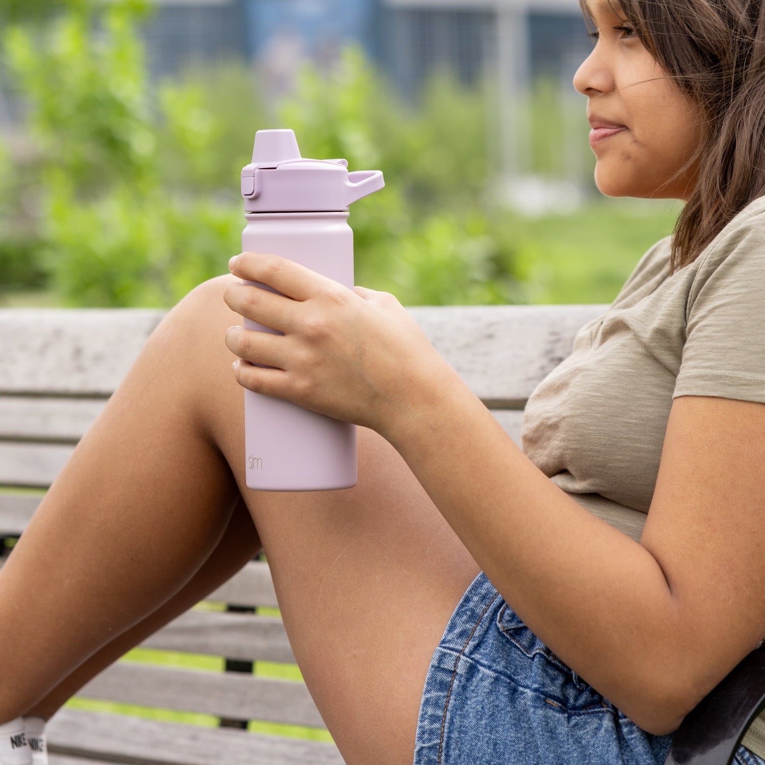 Simple Modern 18 fl oz Insulated Stainless Steel Summit Water Bottle with Covered Silicone Straw Lid | Sweet Taffy | RF72